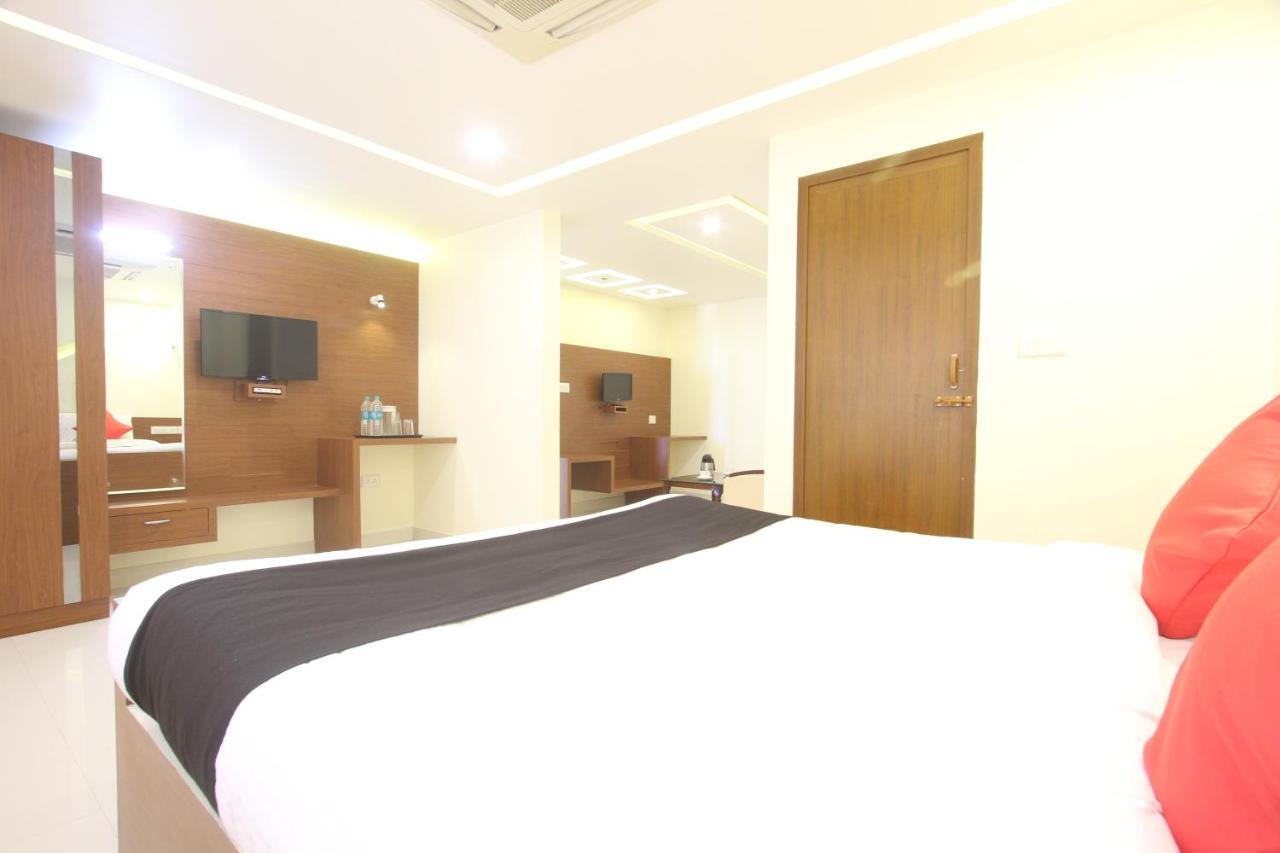 Divines Business Hotel Kuzhittura Buitenkant foto
