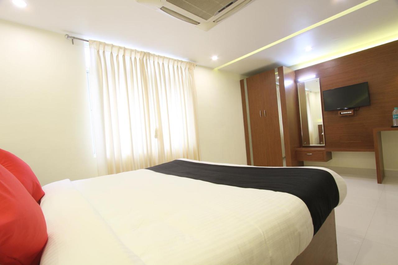 Divines Business Hotel Kuzhittura Buitenkant foto